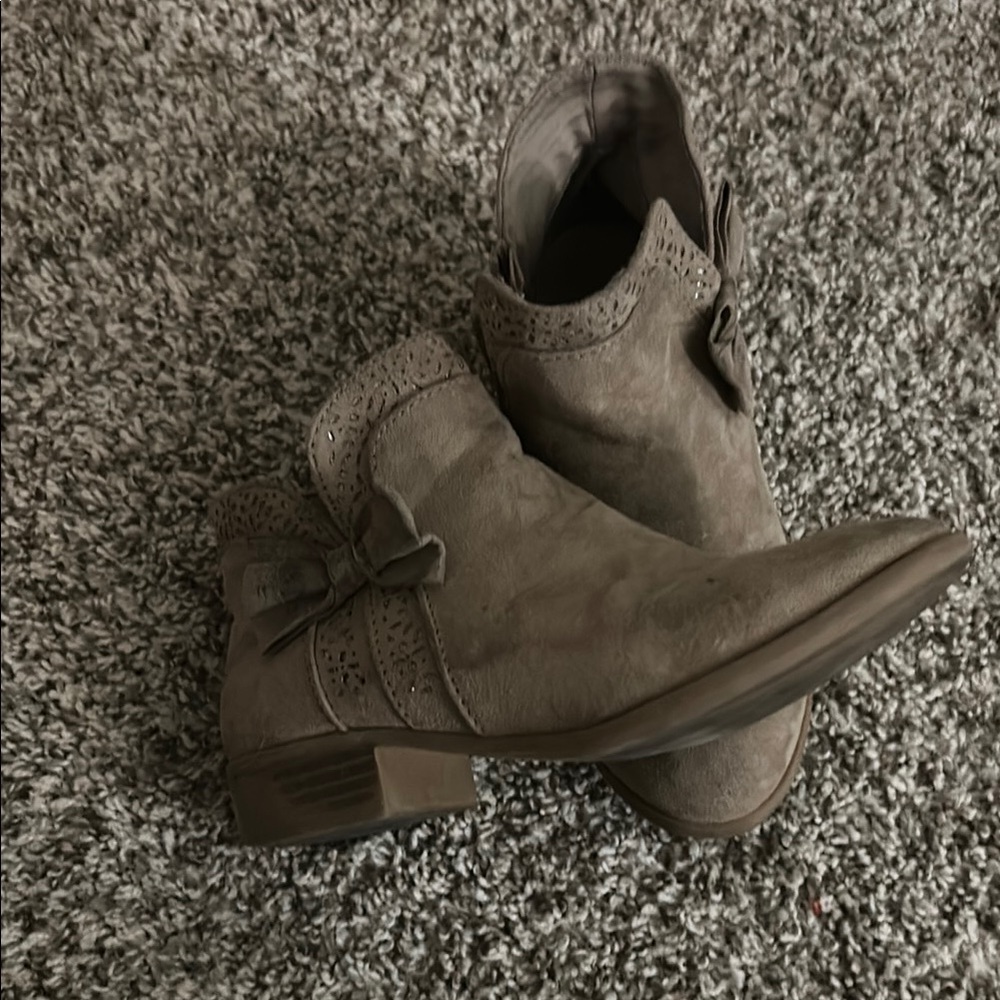 SO Tan Ankle Boots with Suede Finish and Chunky Heel